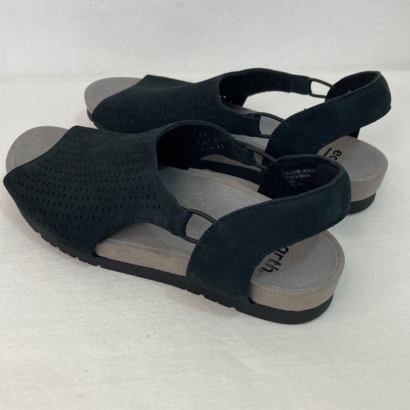 earth laveen sandal